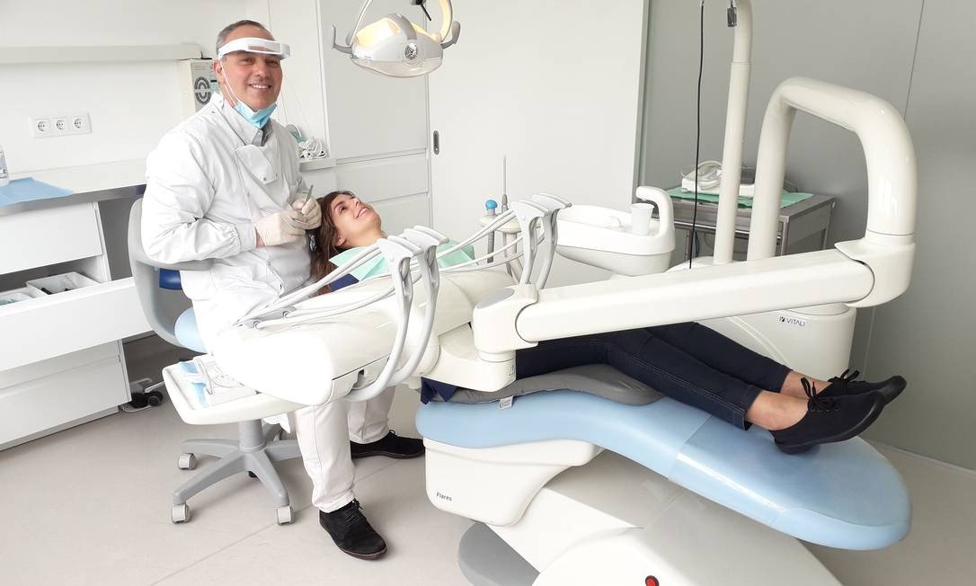 Divinópolis: vaga para dentista com salário de R$ 4,3 mil