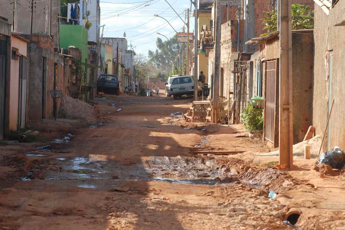Pobreza é mais grave em famílias com crianças, revela PUC Minas