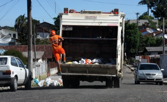 Após substituição de empresas, Caratinga tem novos horários de coleta de lixo