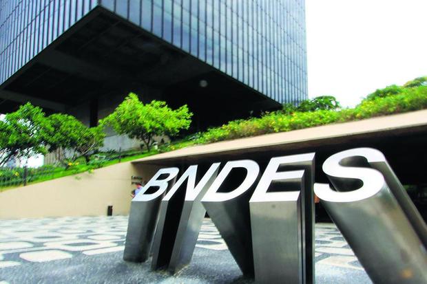 BNDES convida 8 bancos para intermediar venda de participação na Petrobras
