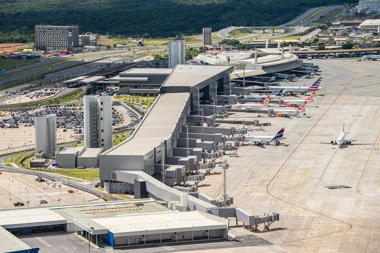Avião é isolado em Minas Gerais após sintomas em copiloto