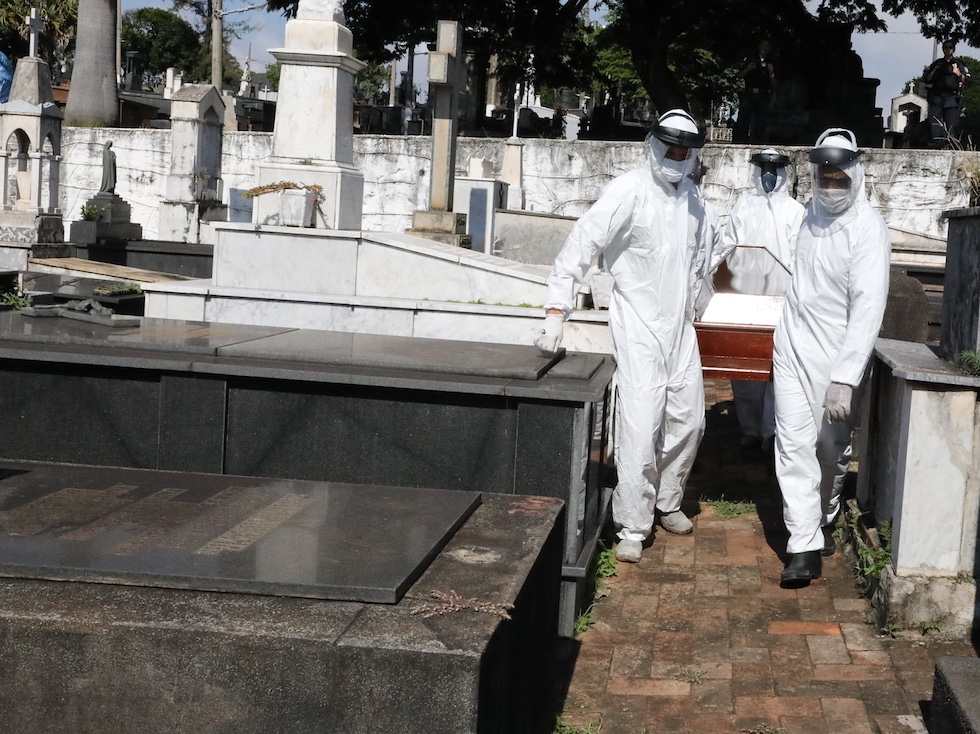 Brasil computa 54 mortos nas últimas 24h, chegando a 486