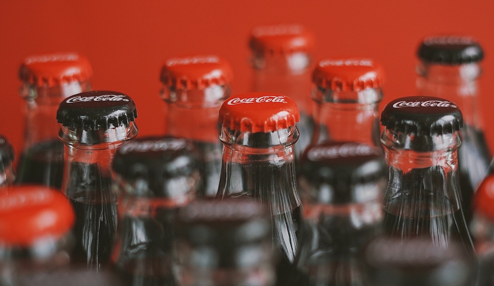 Coca-Cola suspende publicidade e doará US$ 120 mihões