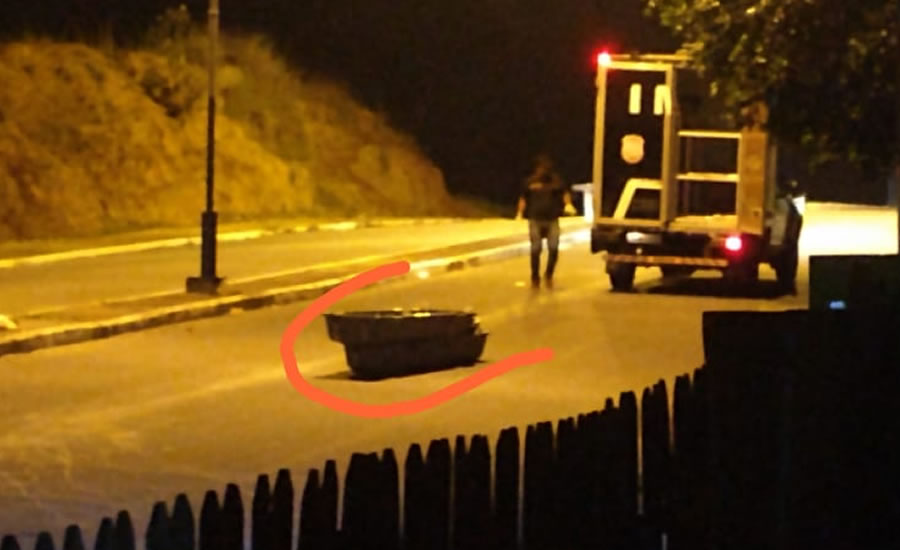 'O morto que morreu duas vezes': caixão cai em rodovia