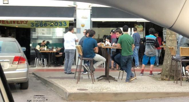 Prefeitura proíbe consumo de bebida alcoólica em restaurante e permanência de 1h