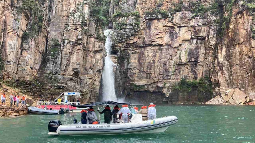 Lago de Furnas alcança cota mínima de 762 metros